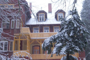 Forest-Lodge
